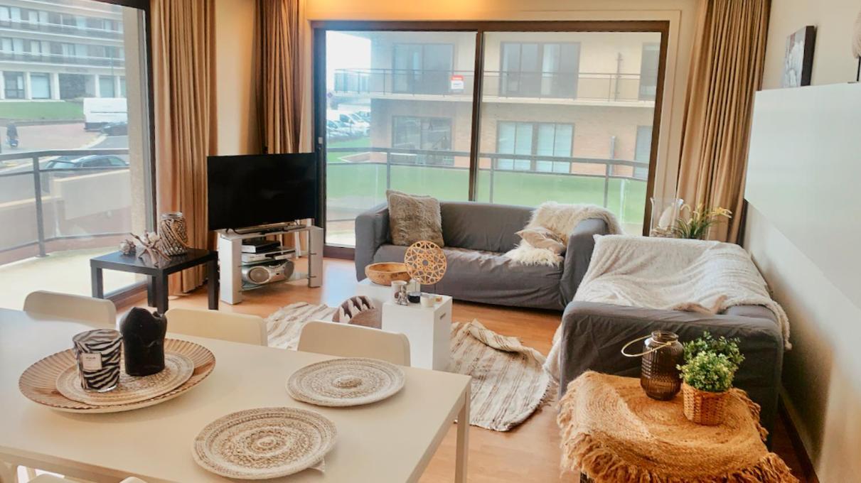 Ruim, Lichtrijk Appartement Met Groot Terras Uitstekend Gelegen In De Panne Exterior photo